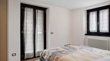 2 Schlafzimmer, Bügeleisen/Bügelbrett, Bettwäsche