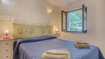 2 Schlafzimmer, BĂŒgeleisen/BĂŒgelbrett, kostenloses WLAN, BettwĂ€sche