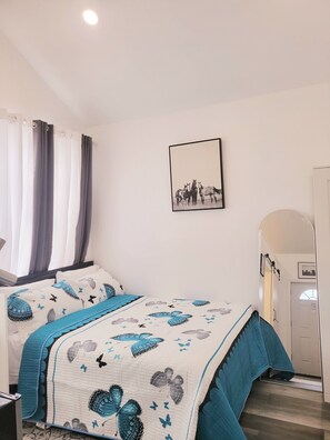 Iron/ironing board, free WiFi, bed sheets