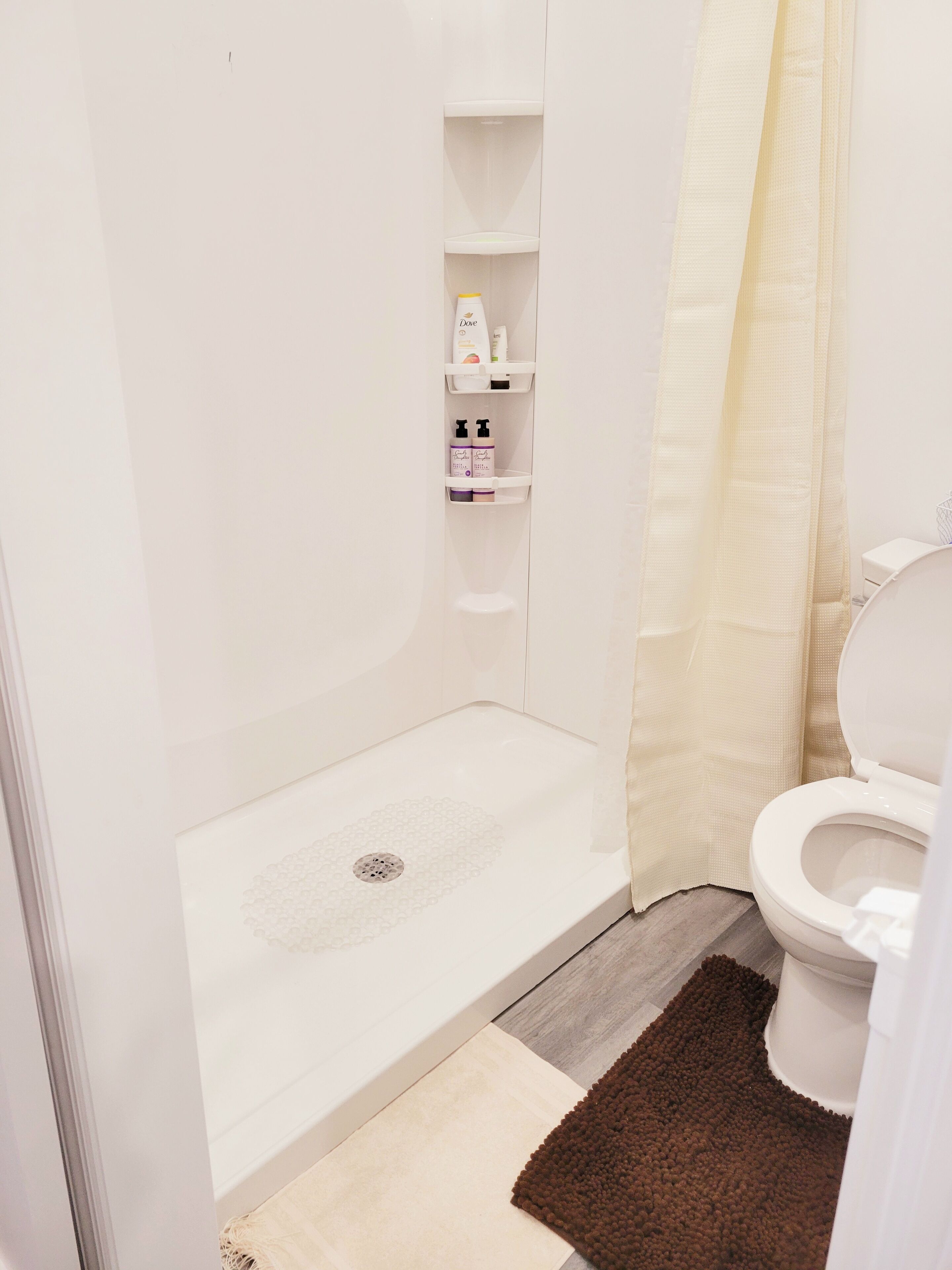 淋浴设施、吹风机、毛巾、肥皂