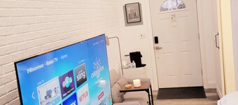 Private, Quiet, Cozy Studio Guesthouse with 75" TV WiFi etc. In Watertown.