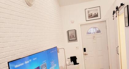 Private, Quiet, Cozy Studio Guesthouse with 75" TV WiFi etc. In Watertown.