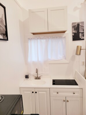 Fridge, microwave, stovetop, coffee/tea maker