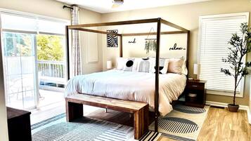 4 sovrum, vÀrdeförvaringsskÄp pÄ rummet och skrivbord