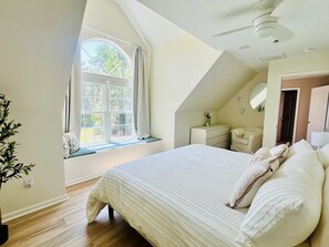 4 soverom, safe på rommet, skrivebord og strykejern/-brett