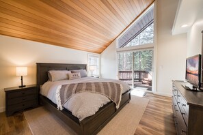 4 bedrooms, desk, iron/ironing board, free WiFi