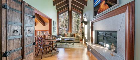 Smart TV, fireplace, DVD player, books