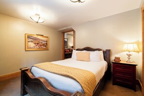 4 bedrooms, desk, iron/ironing board, free WiFi