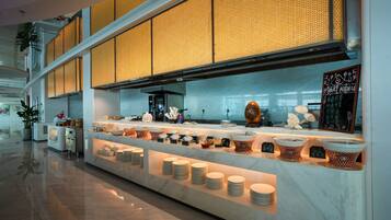 ์ฃผ๋ง ๋ทํ ์์นจ ์์ฌ(1์ธ๋น CNY 98)