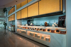 Buffet breakfast on weekends (CNY 98 per person) - Chishan Seaview Licheng Hotel (Weihai)