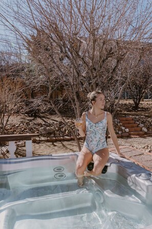 Outdoor spa tub - Pet Friendly Pickleball Paradise Hot Tub home with 2 Electric Scooters Ping Pong (Big Bear)