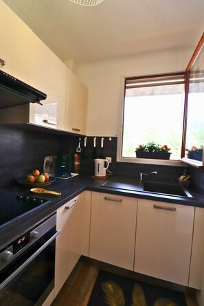 Fridge, oven, cookware/dishes/utensils