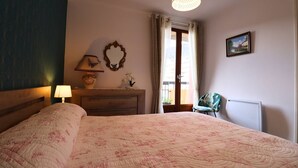 1 bedroom, free WiFi - BEAU T2 AVEC TERRASSE GARAGE ET VUE DEGAGEE A VERNET LES BAINS (VERNET LES BAINS)