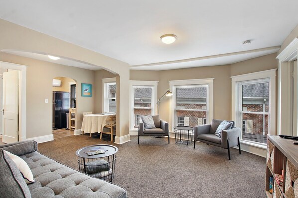 TV - The Flats of Lake Geneva- Suites 1 and 2- Rent two neighboring suites in the heart of town! (Lake Geneva)