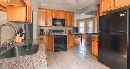 Boston 4BD-5 min walk to Train&Beach/10min-Airport-Free Parking