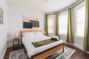 3 habitaciones, tabla de planchar con plancha, wifi y ropa de cama