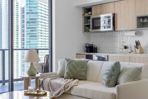Smart TV - 3001 - 2 Bedroom Apt with Gym and Pool next to Kaseya Center (Miami)