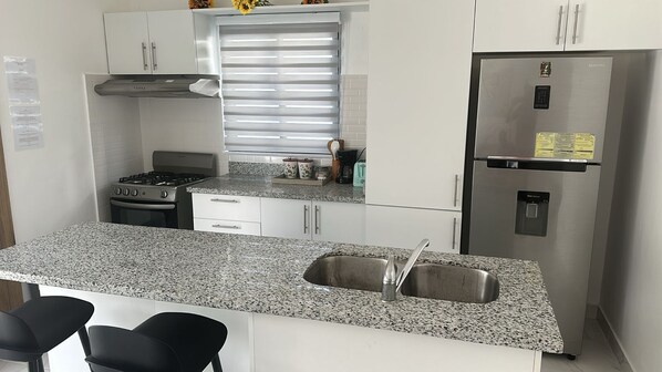 Een magnetron, een oven, een kookplaat