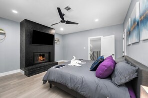 5 bedrooms, iron/ironing board, free WiFi, bed sheets
