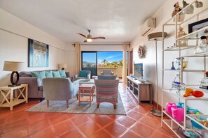 Smart-TV, bordtennis, bøker og filmbibliotek