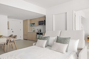1 habitación, tabla de planchar con plancha, wifi gratis y ropa de cama 