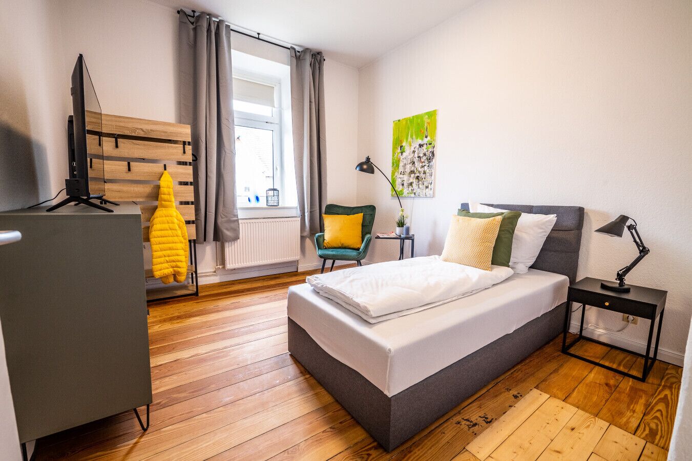 2 室のベッドルーム、デスク、アイロン / アイロン台、WiFi