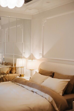 2 bedrooms, iron/ironing board, WiFi, bed sheets