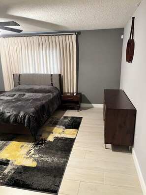3 bedrooms, desk, iron/ironing board, free WiFi