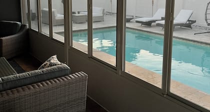 Charming 3-bedroom house with Pool, Washer and Dryer and Garage in Boca Raton