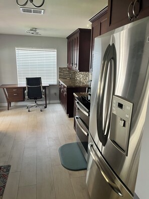 ميكروويف، فرن، موقد طهي مسطح، غسالة أطباق