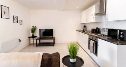 4 Comm Road Apps *Long Stay*Sleeps 2*1BR Apart