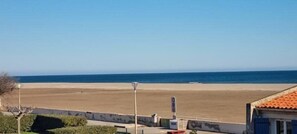 Beach nearby - Apartment with sea view and 50 meters from the beach (SAINT PIERRE LA  MER)