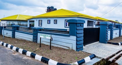 Charming 3-bedroom bungalow with AC, WiFi in fantastic Prince Courts