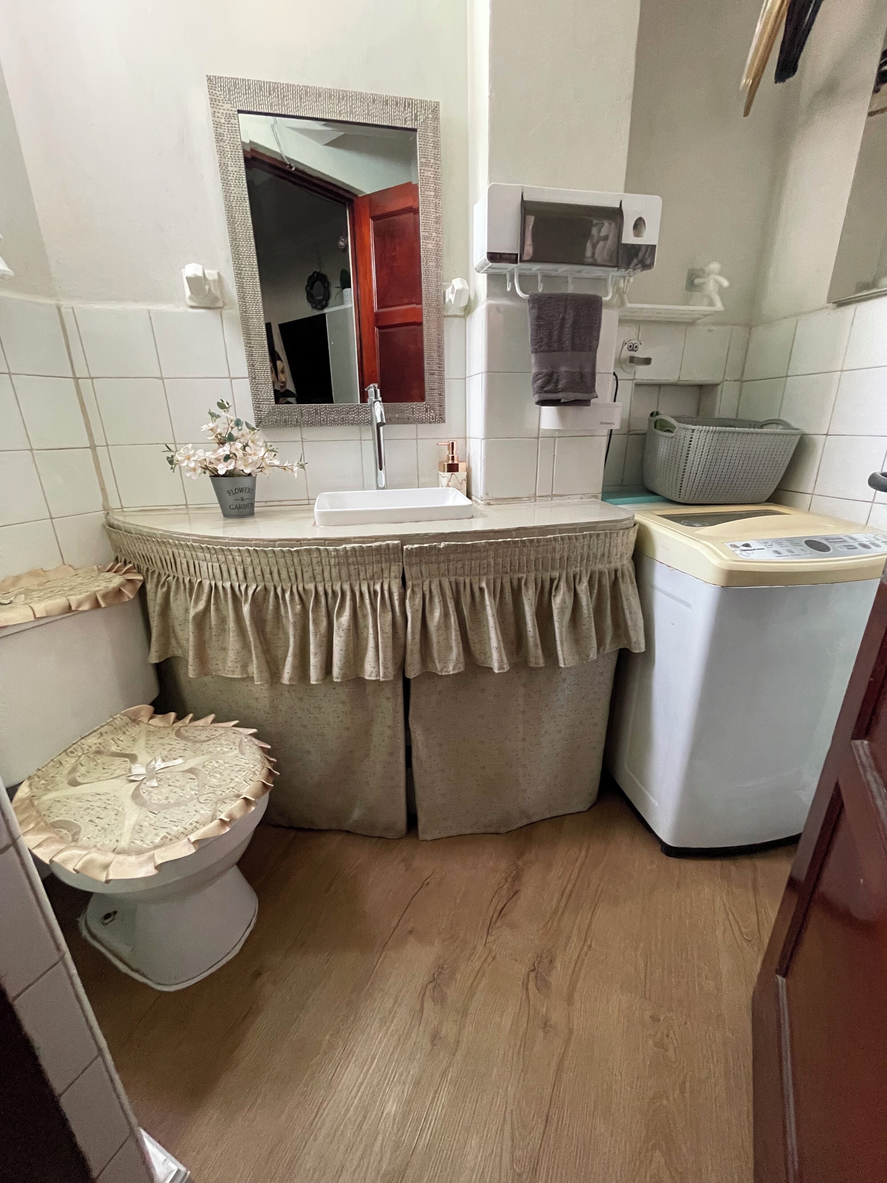 Towels, toilet paper