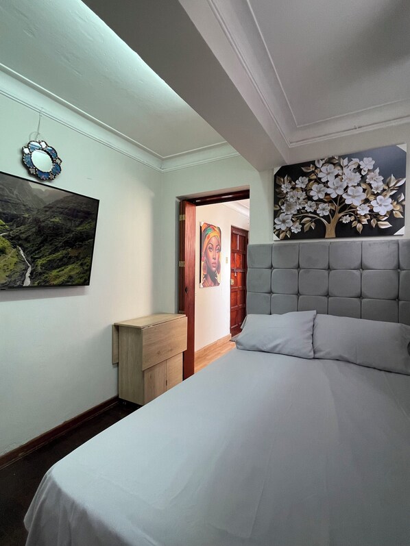 2 عدّة غرف نوم وواي فاي وملاءات أسرّة