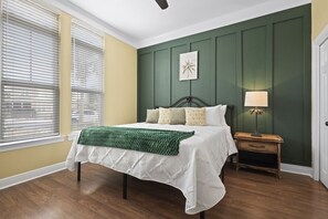 4 Schlafzimmer, Schreibtisch, Bügeleisen/Bügelbrett, Reisekinderbett