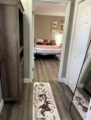 3 bedrooms, iron/ironing board, WiFi, bed sheets - Charming 3-bedroom cabin that’s family friendly with WiFi in Dahlonega (Dahlonega)