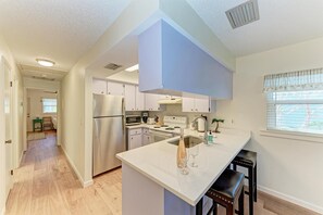 Fridge, microwave, dishwasher, coffee/tea maker - The Magic Dolphin B, great Holmes Beach location, steps to gulf beaches (Holmes Beach)