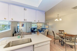 Unclassified image, 2 of 33, button