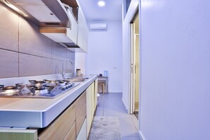 Réfrigérateur, four, plaque de cuisson, lave-vaisselle