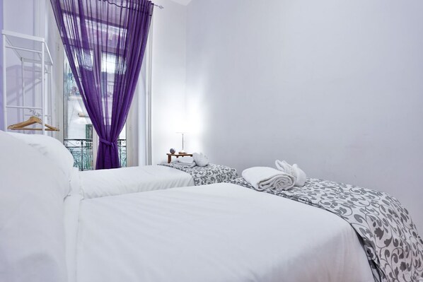 2 chambres, fer et planche à repasser, Wi-Fi, draps fournis