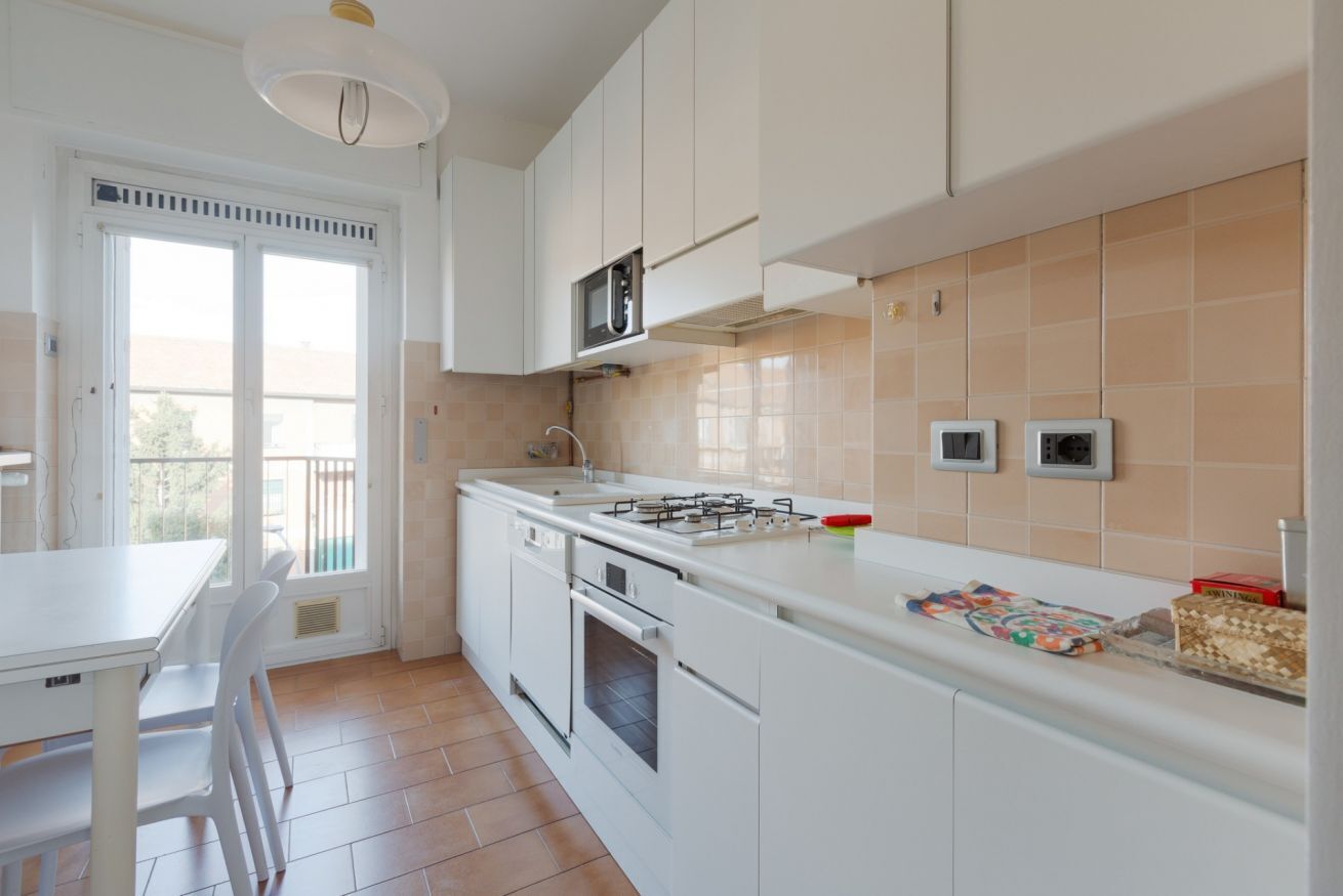 Fridge, stovetop, dishwasher, electric kettle