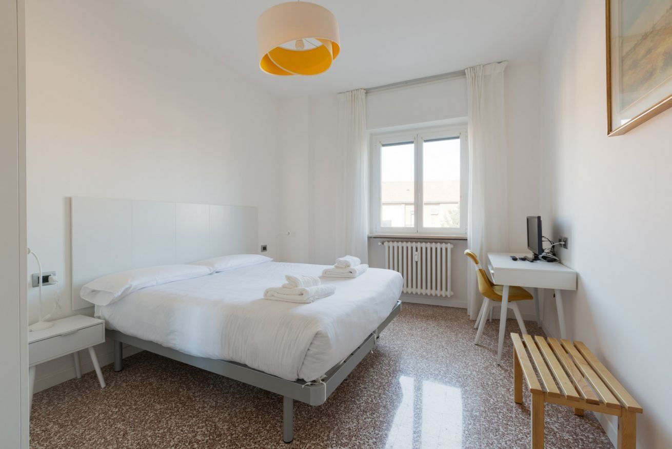 2 habitaciones, escritorio, tabla de planchar con plancha y wifi 