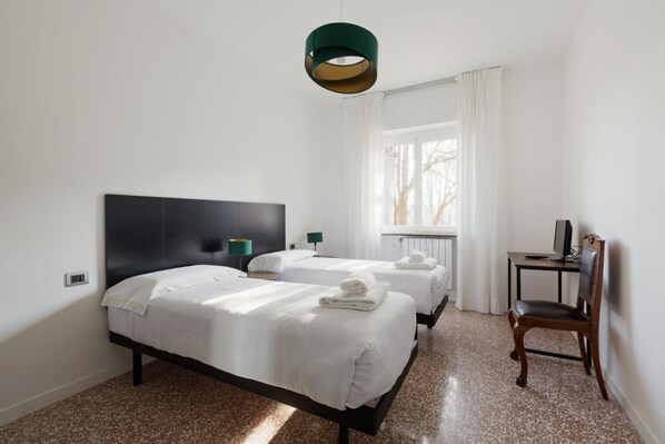 2 bedrooms, desk, iron/ironing board, WiFi