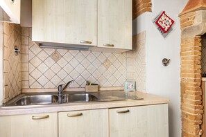 Fridge, microwave, stovetop, cookware/dishes/utensils