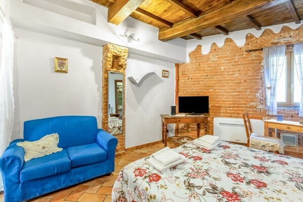 1 dormitori, planxa i posts de planxar, wifi i roba de llit 