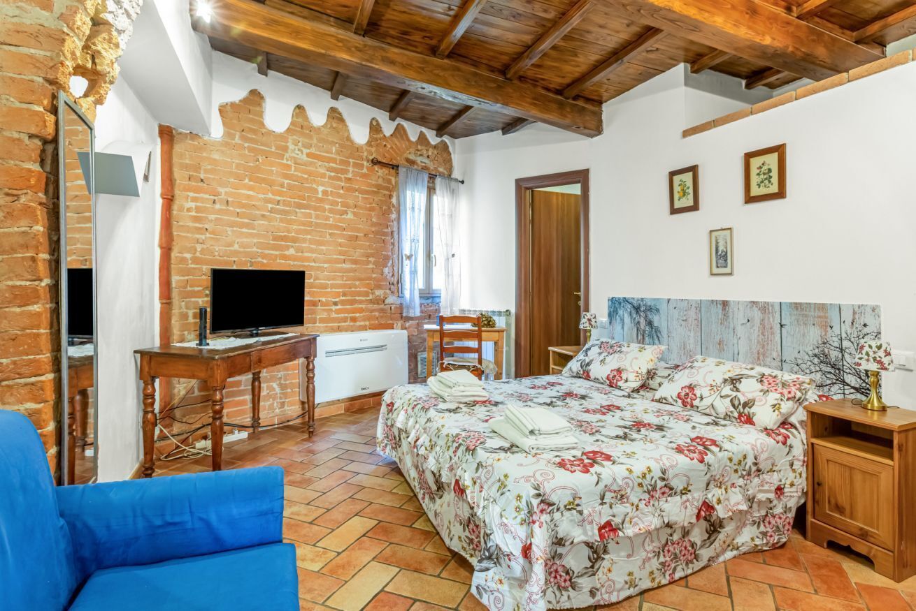 1 dormitori, planxa i posts de planxar, wifi i roba de llit 