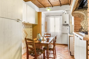 Fridge, microwave, stovetop, cookware/dishes/utensils