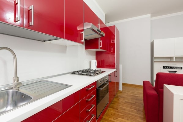 Frigorifero, forno, piano cottura