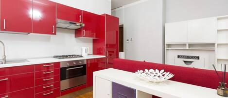 Fridge, oven, stovetop